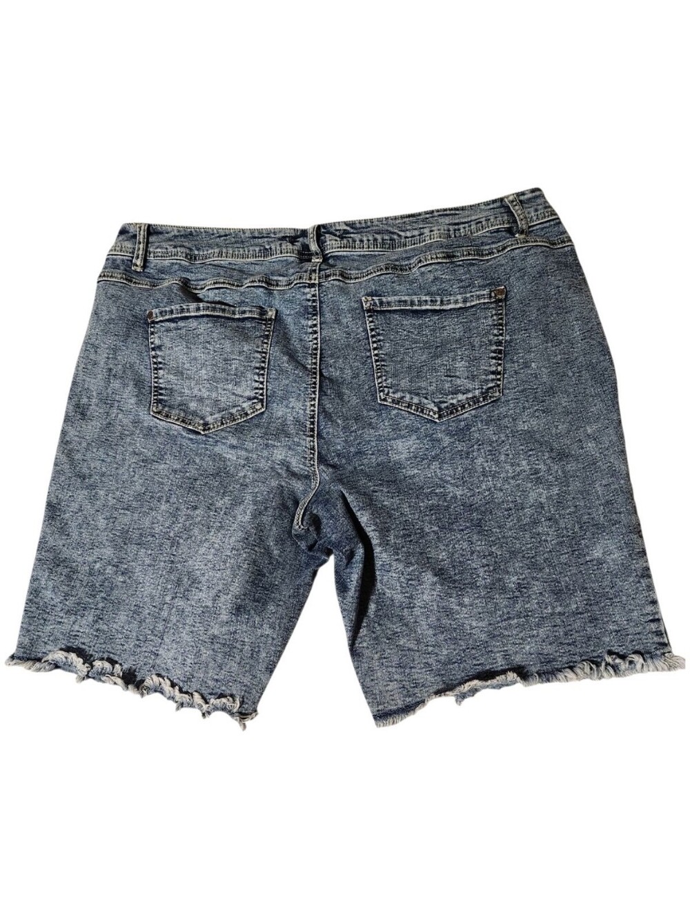 Cato Womens Sz 18W Curvy Denim Jean Shorts Raw Hem  Acid Wash Long Jorts Bermuda - Picture 2 of 11
